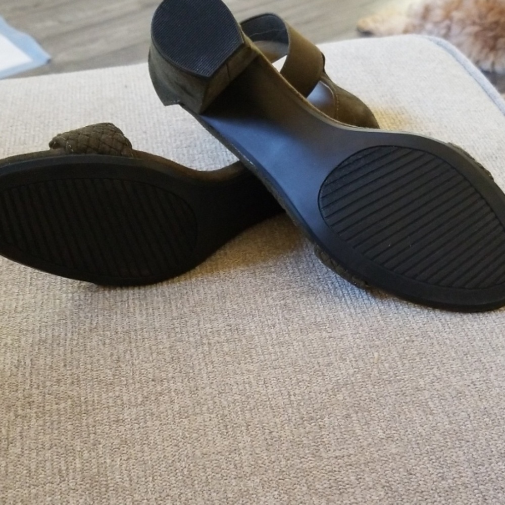 Shoes - Picture 3 of 5